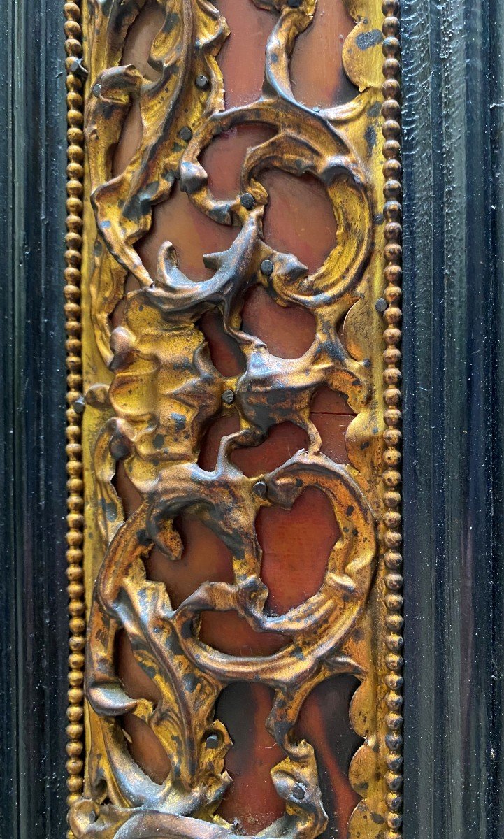 Miroir en bois noirci à décor de laiton sur fond écaille vers 1860-photo-3