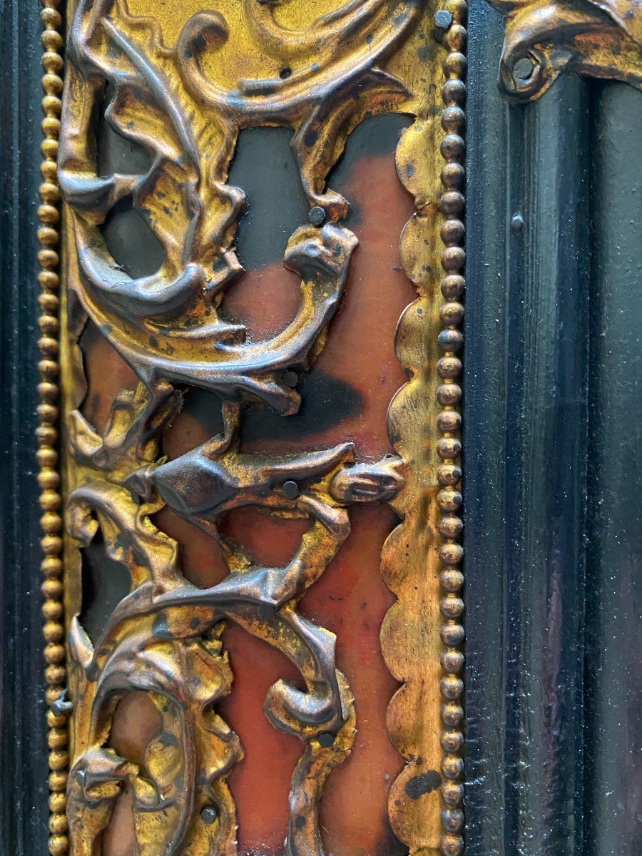 Miroir en bois noirci à décor de laiton sur fond écaille vers 1860-photo-1