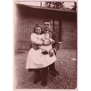 émile Zola - Photograph Of The Servants - Original Framed Print - 1895