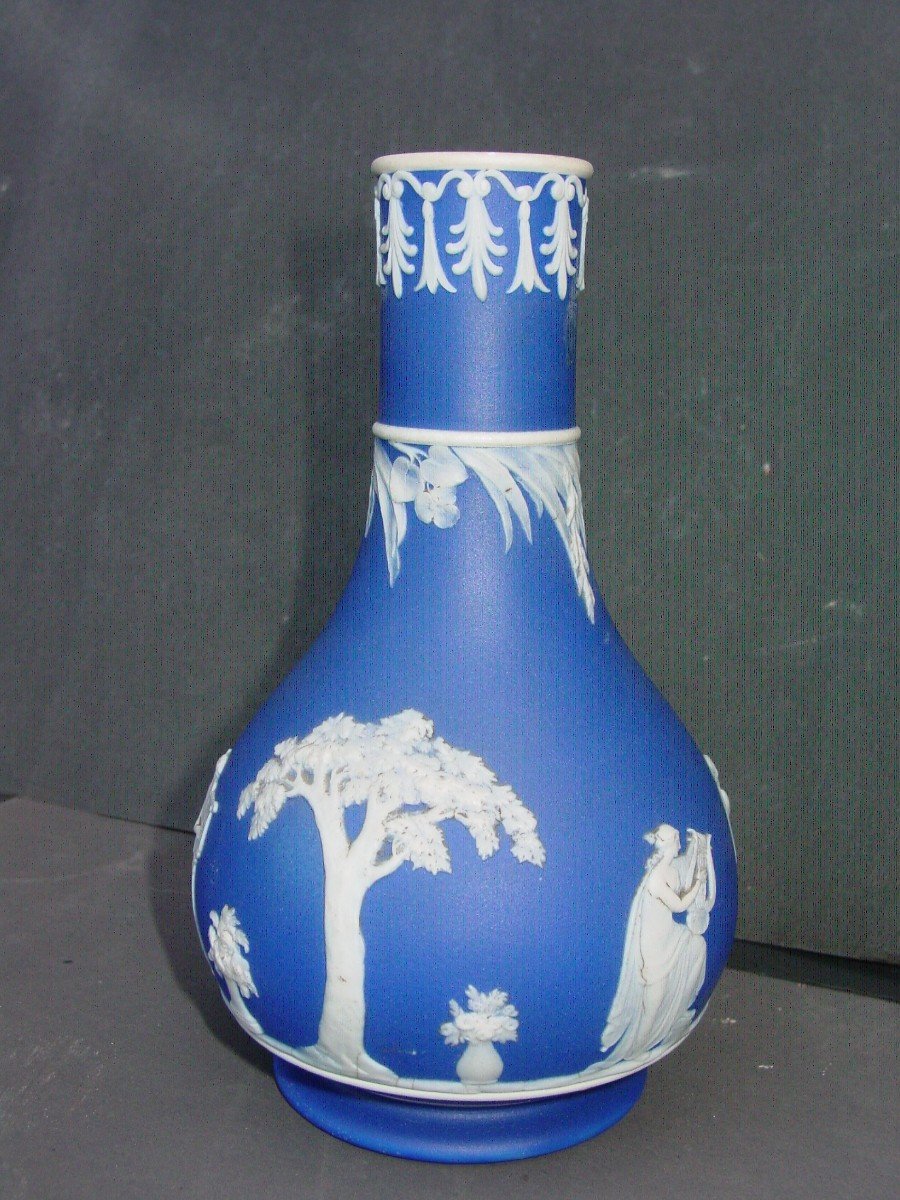 Vase En Biscuit De Wedgwood Vers 1900
