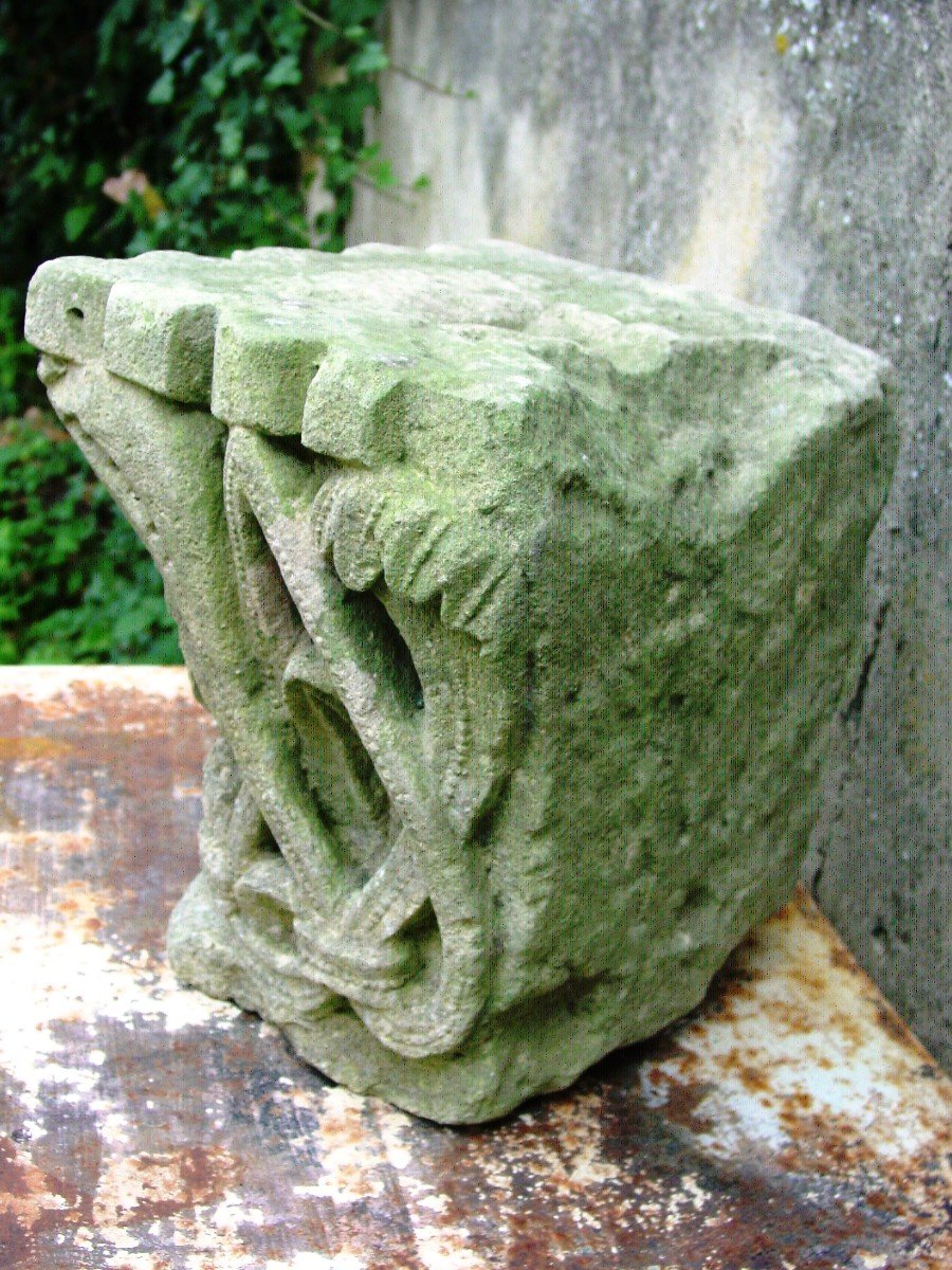 XII Siècle Chapiteau Roman En Pierre Calcaire Dure-photo-1