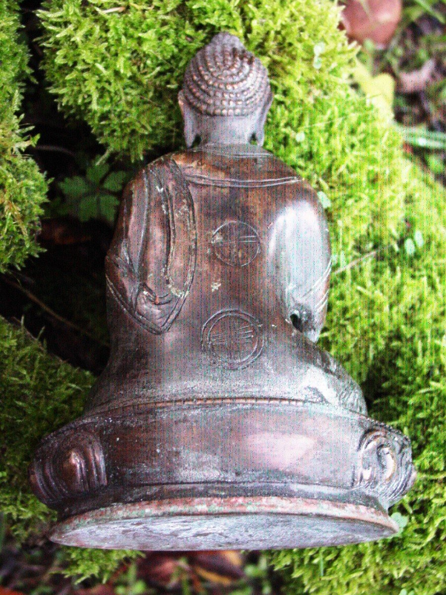 Buddha From Tibet, Nepal In Ancient Bronze Ht: 29.5 Cm. X 12.5 Cm.-photo-1