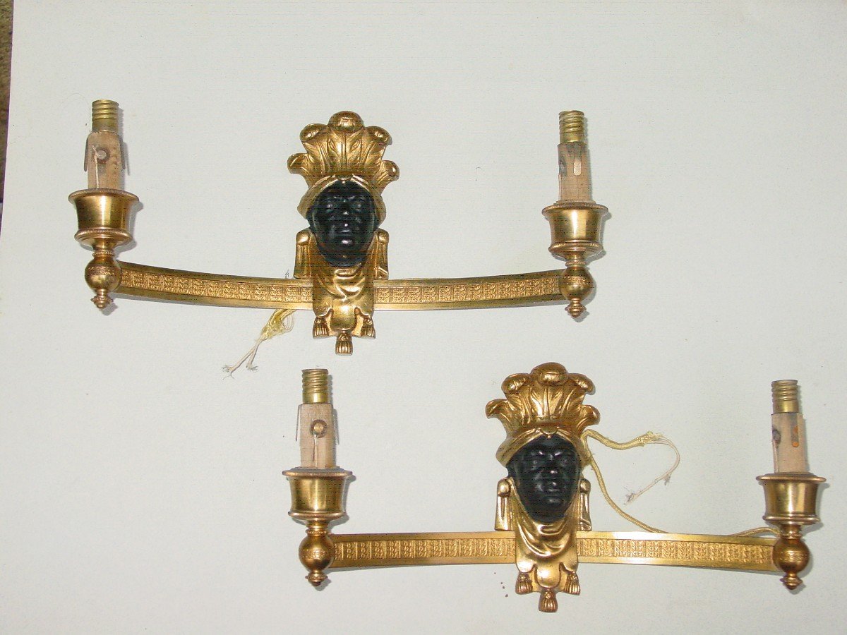 Pair Of Baguès Sconces With Indian Decor In Bronze-photo-3
