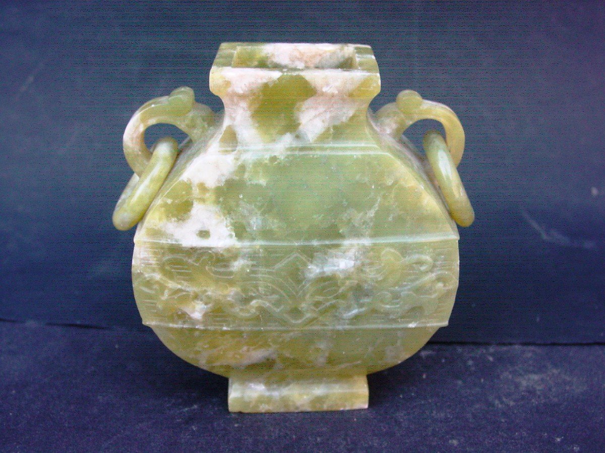 Chinese Ritual Vase In Hard Stone-photo-2
