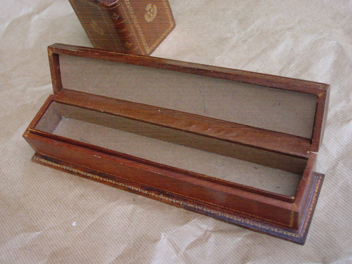 2 Porte- Stylos Cuir Gainé De Garniture de bureau C. 1960 Louis XIV-photo-2