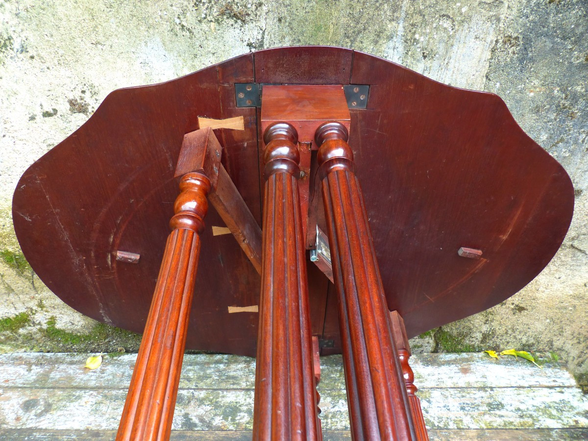 Solid Mahogany Gate-leg Table -photo-1