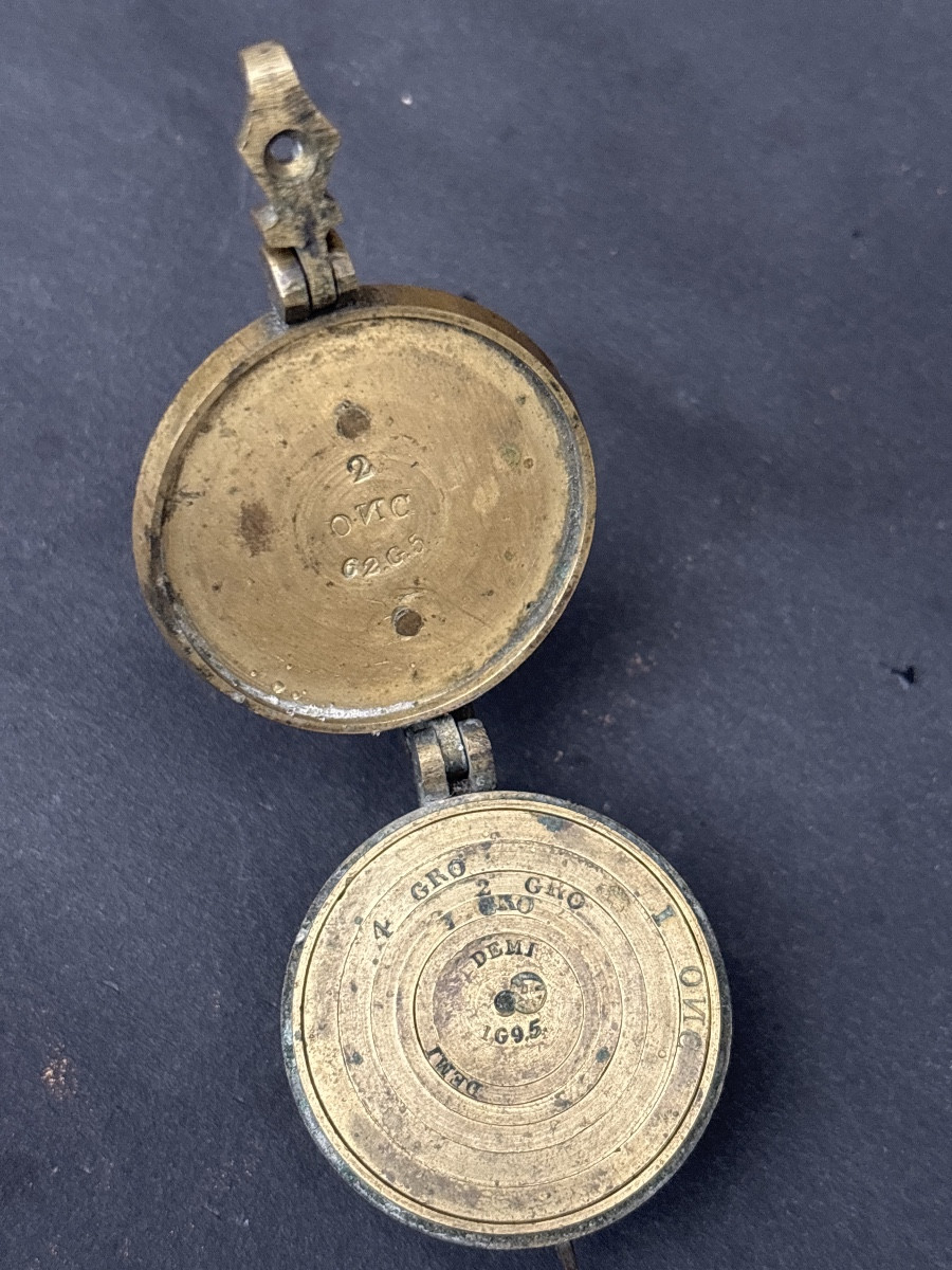 Charlemagne Weight Pile Of 100 Grams 