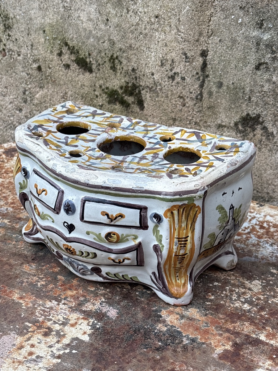 Flower Girl Earthenware Chest Of Drawers La Rochelle 18th Century 