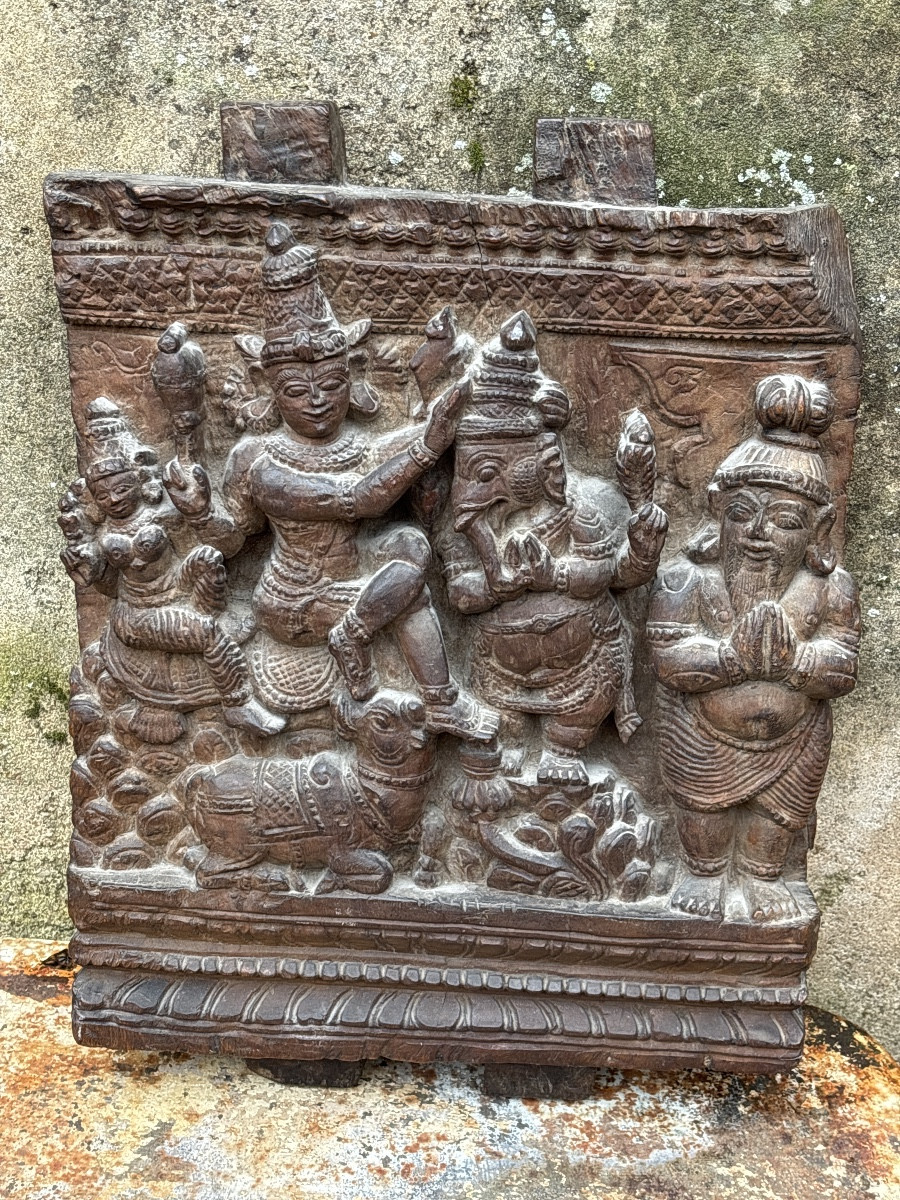 Inde bas relief en bois  précieux sculpté 