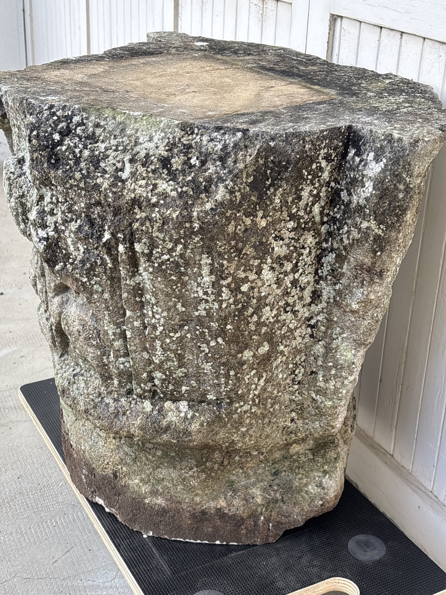 Stone Corner Capital, 15th Or 16th Century -photo-4