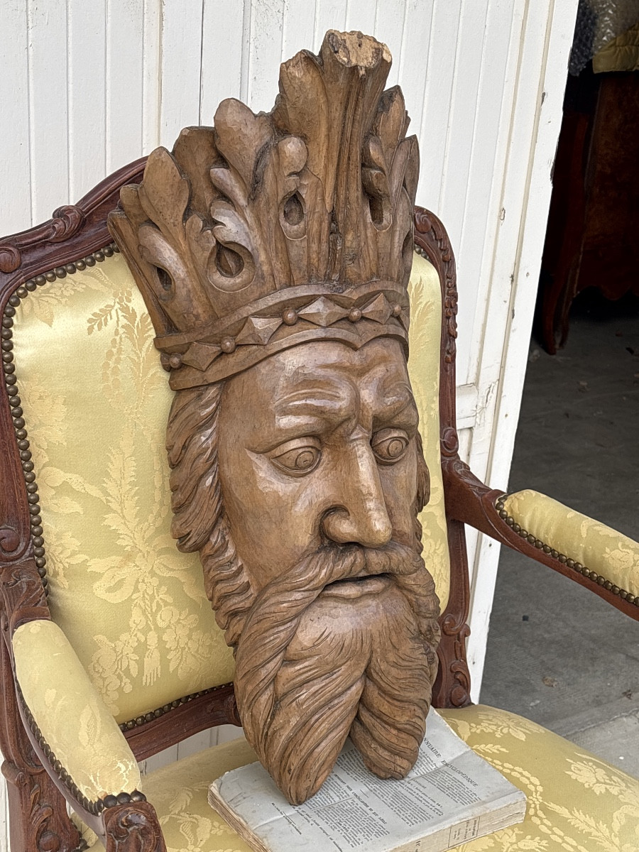 Sculpture Of A Biblical Or Mythological King In Fruitwood -photo-2