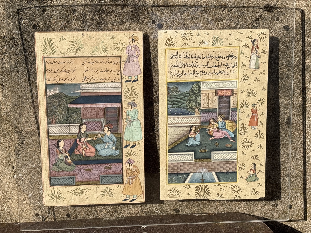2 miniatures indiennes du 19 eme montées sous verre synthétique vers 1970