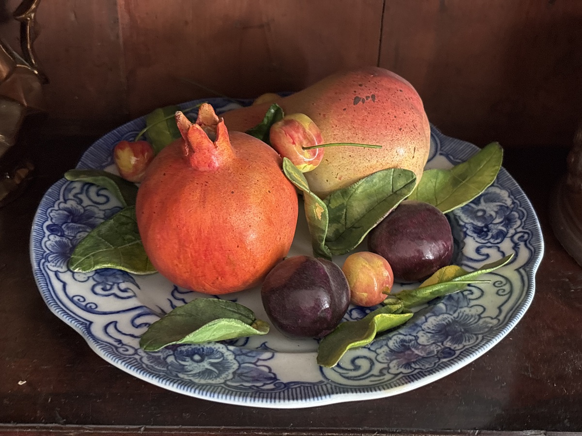 Christine Viennet(1947) Assiette en trompe l’œil modèle Flora -photo-4