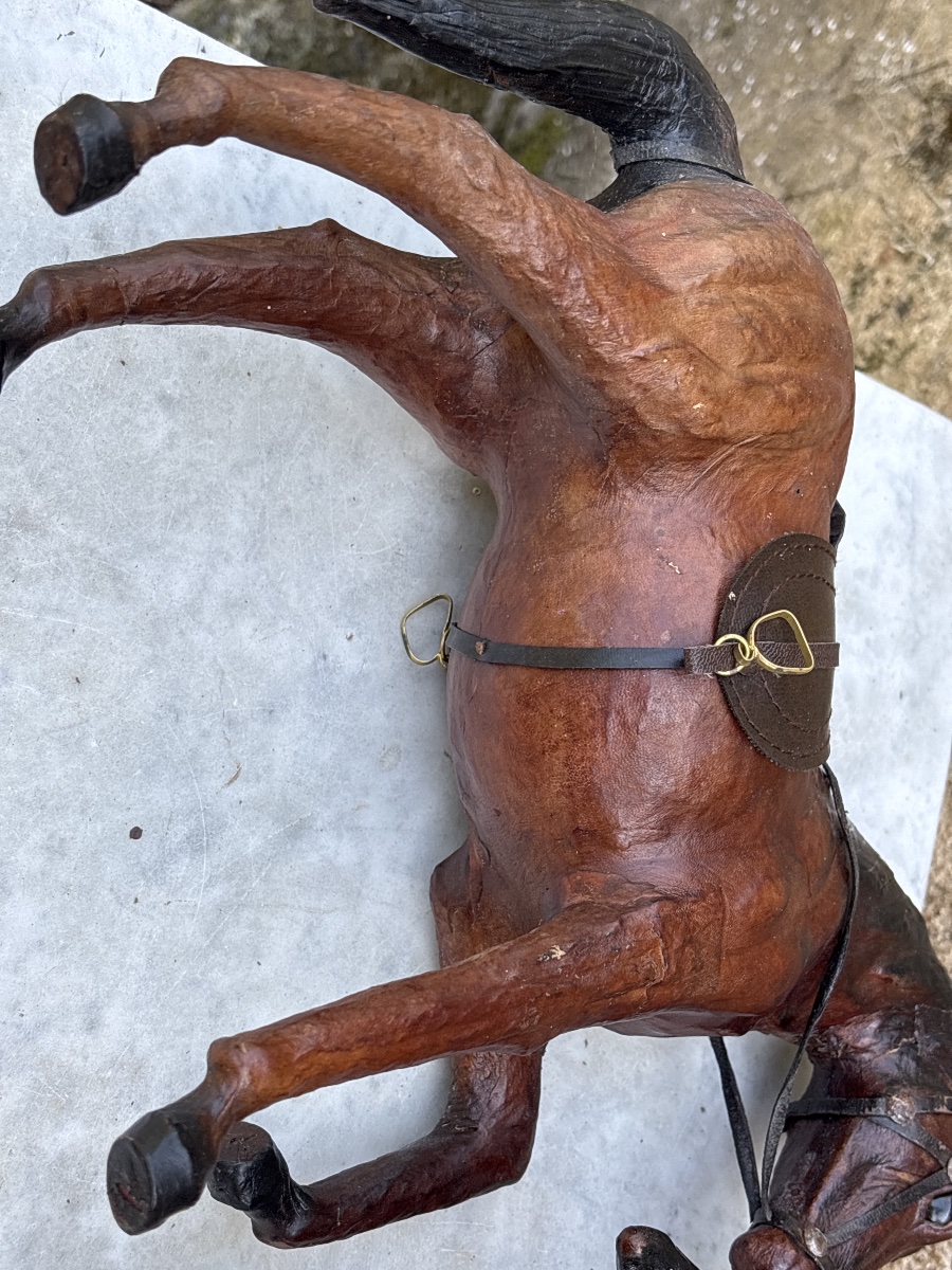 2 chevaux en cuir vers 1970-photo-6