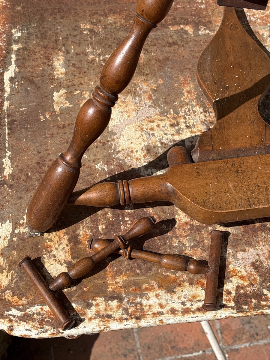 Large Spinning Wheel From The 19th Century. -photo-3