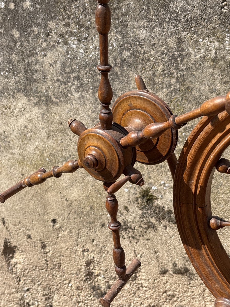 Large Spinning Wheel From The 19th Century. -photo-4