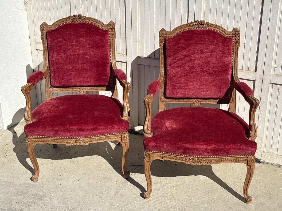 Large Paire de Fauteuils de style vers 1900. 