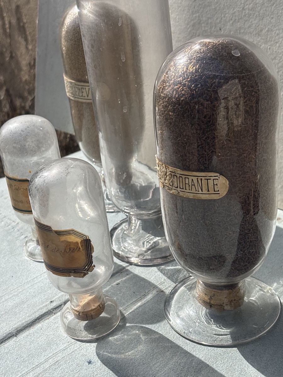 Five 19th-century Upside-down Apothecary Glass Jars -photo-3