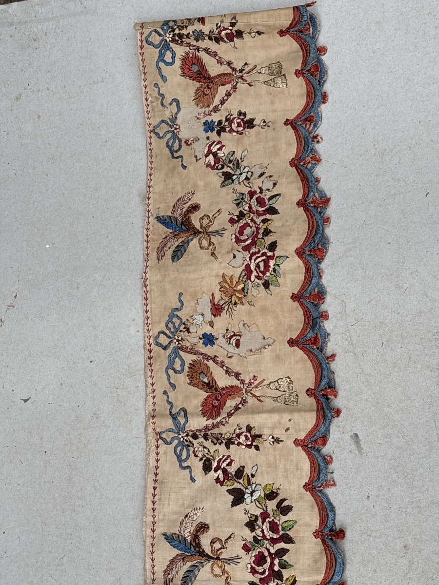 Bande Epoque Louis XVI de tissus finement brodé -photo-2