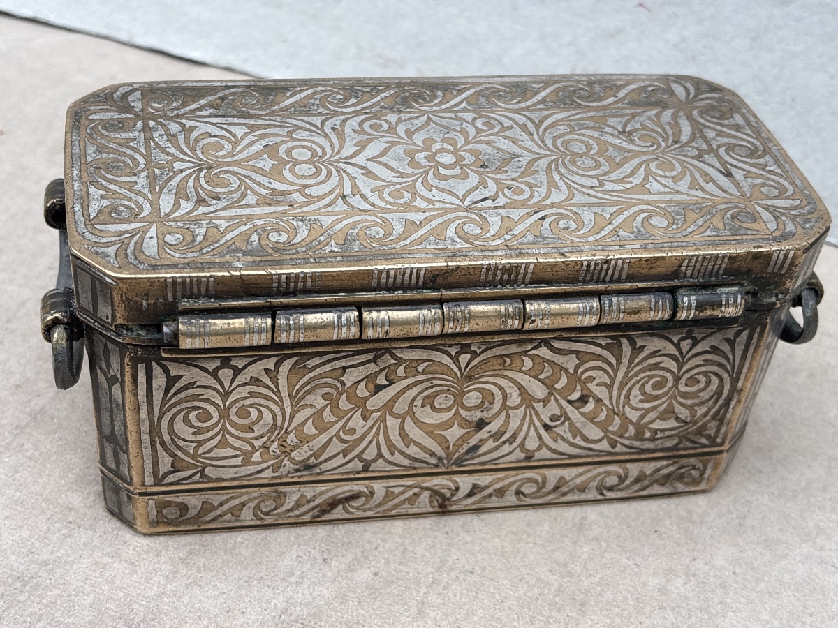 Mindanao Betel Box, Bronze With Silver Niello, Maranao, Philippines -photo-3