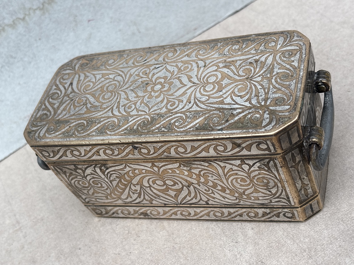 Mindanao Betel Box, Bronze With Silver Niello, Maranao, Philippines -photo-1