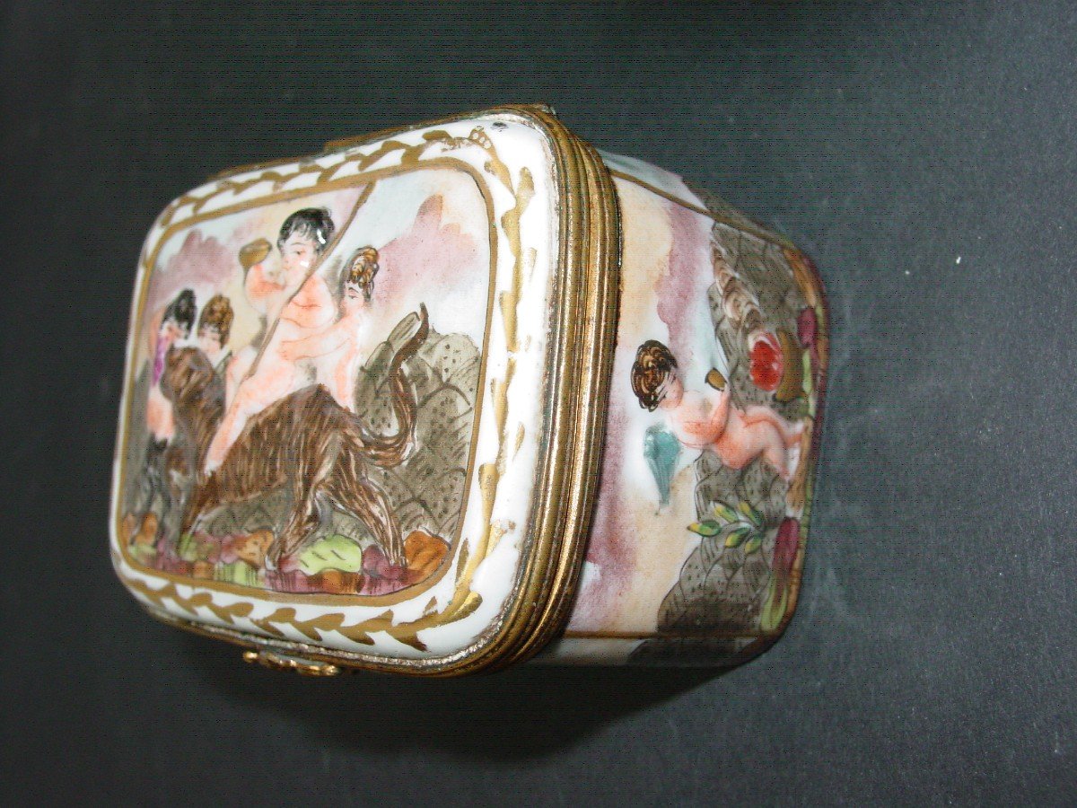 Choice Of 19th Century Capodimonte Porcelain Boxes-photo-6