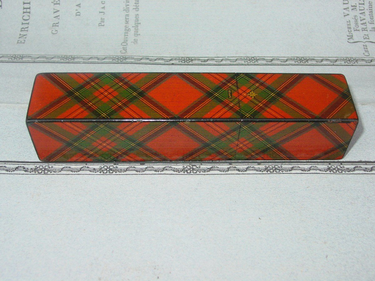 Clan Stuart Cabbage Cut Tartan Ware Lacquer Razor Box