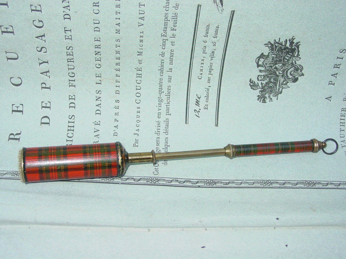 Clan Mac Lean Rare Retractable Brush With Tartan Ware Decor-photo-2