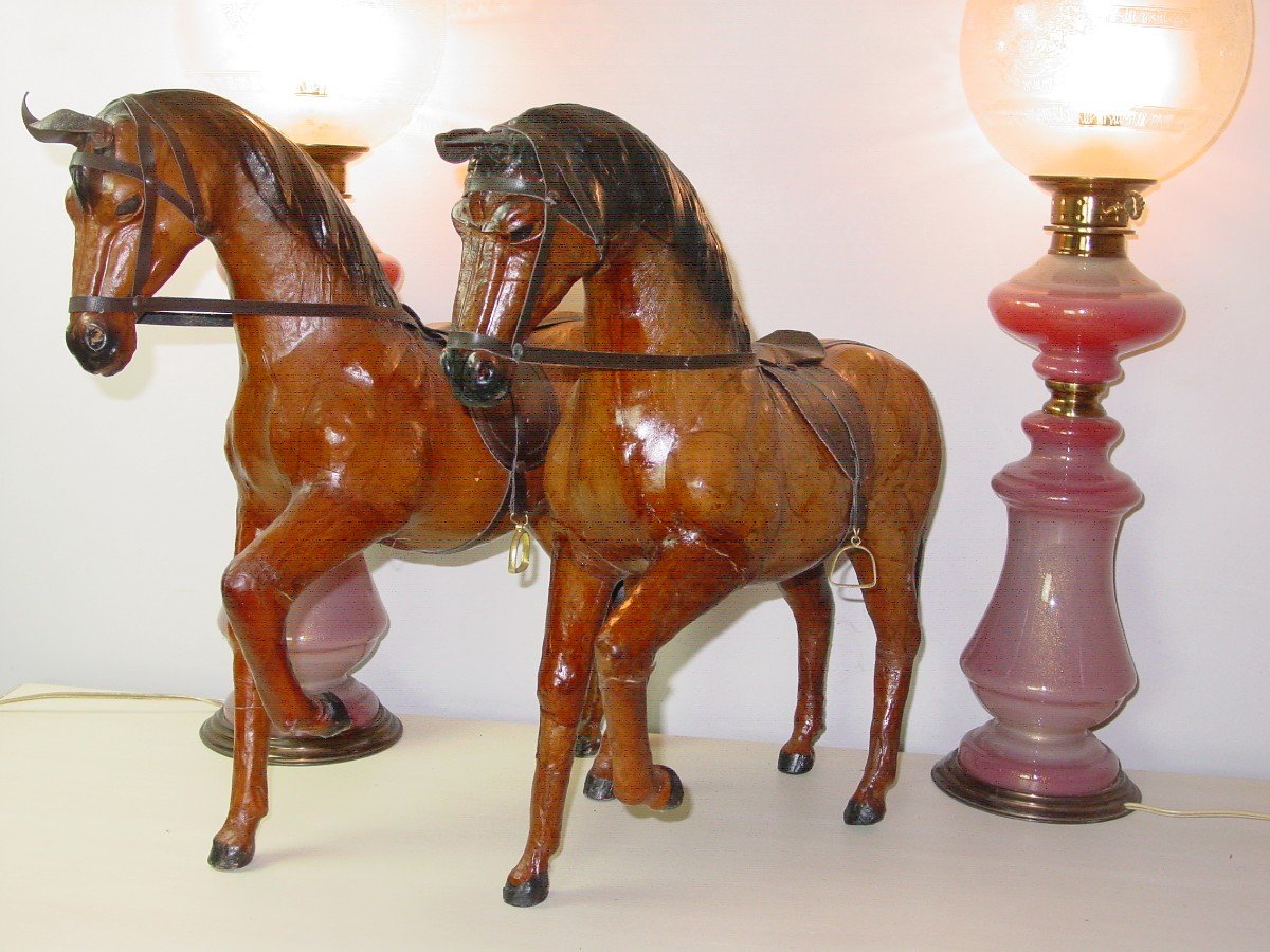 2 Grands Chevaux marrons en cuir vers 1970