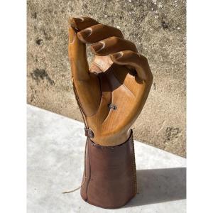 Main en Buis Sculptée de Gantier du 19 eme siècle