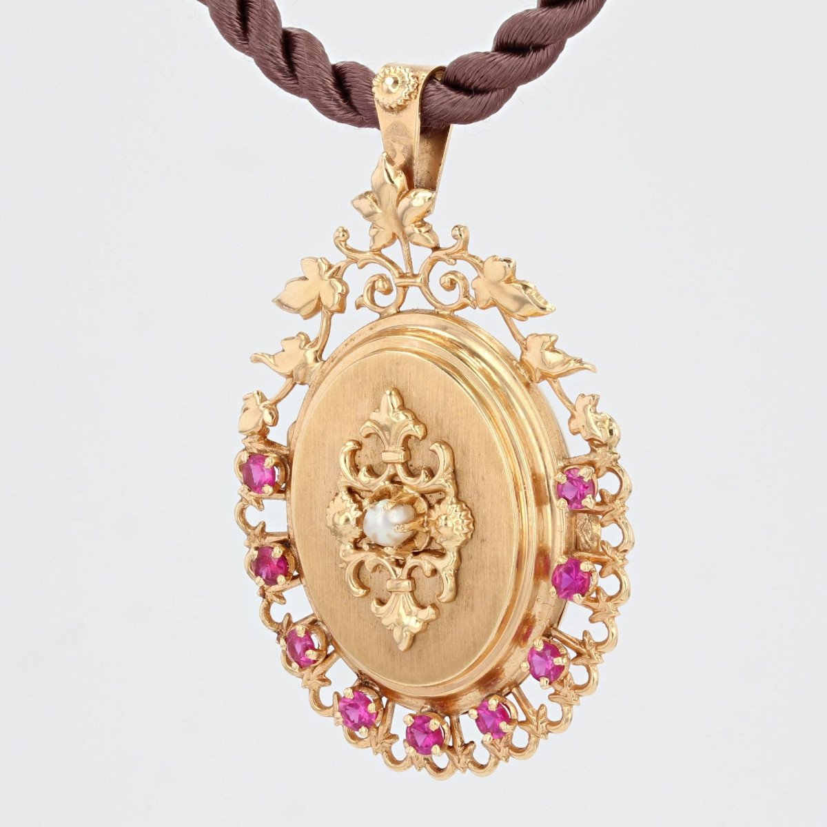 Old Medallion In Rose Gold Pearl And Ruby-photo-3