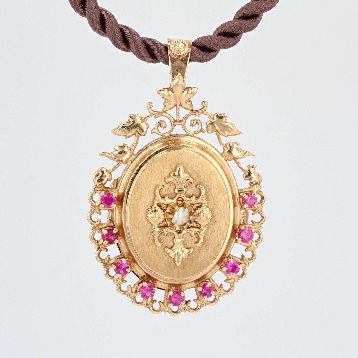 Old Medallion In Rose Gold Pearl And Ruby-photo-6