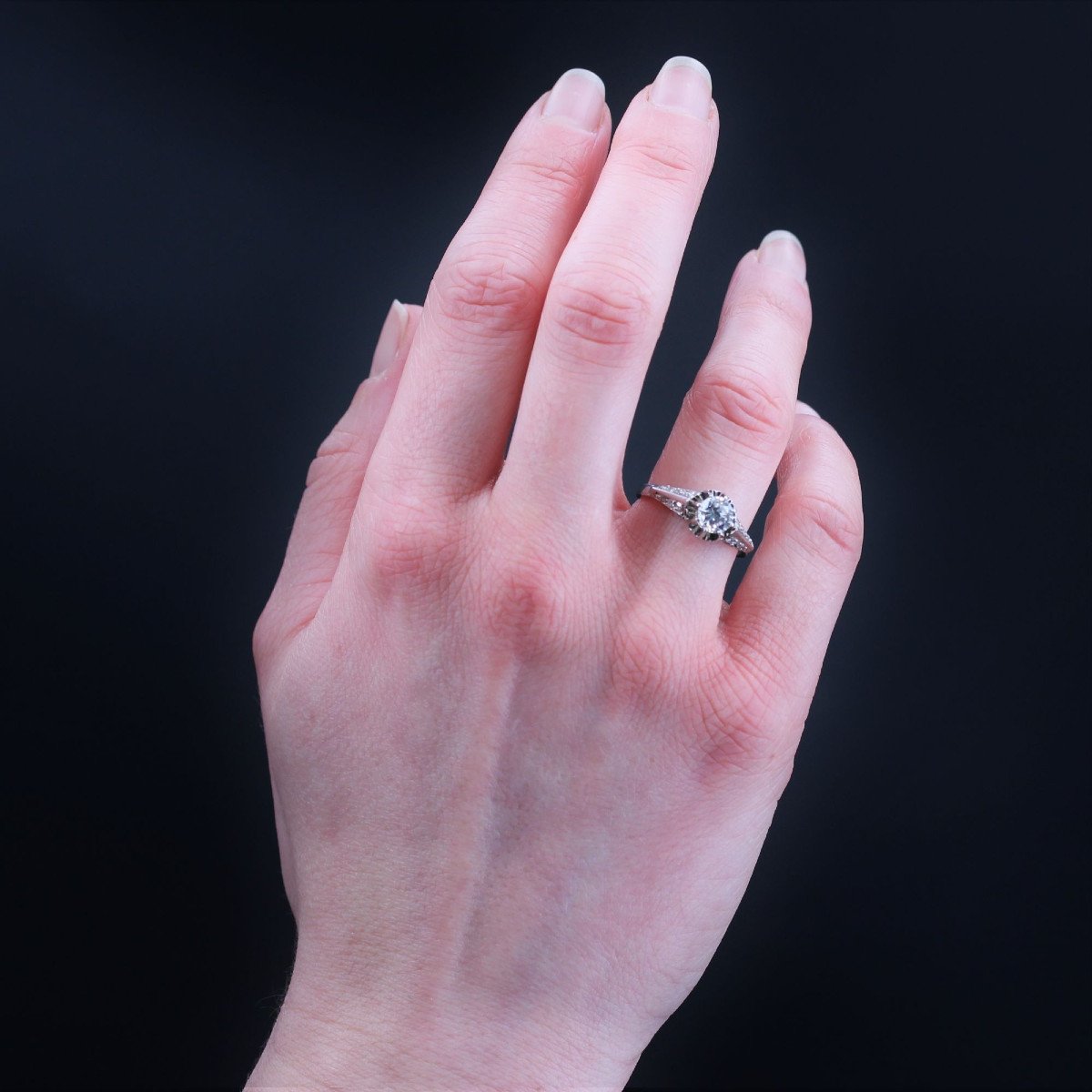 Old Accompanied Diamond Solitaire Ring-photo-3