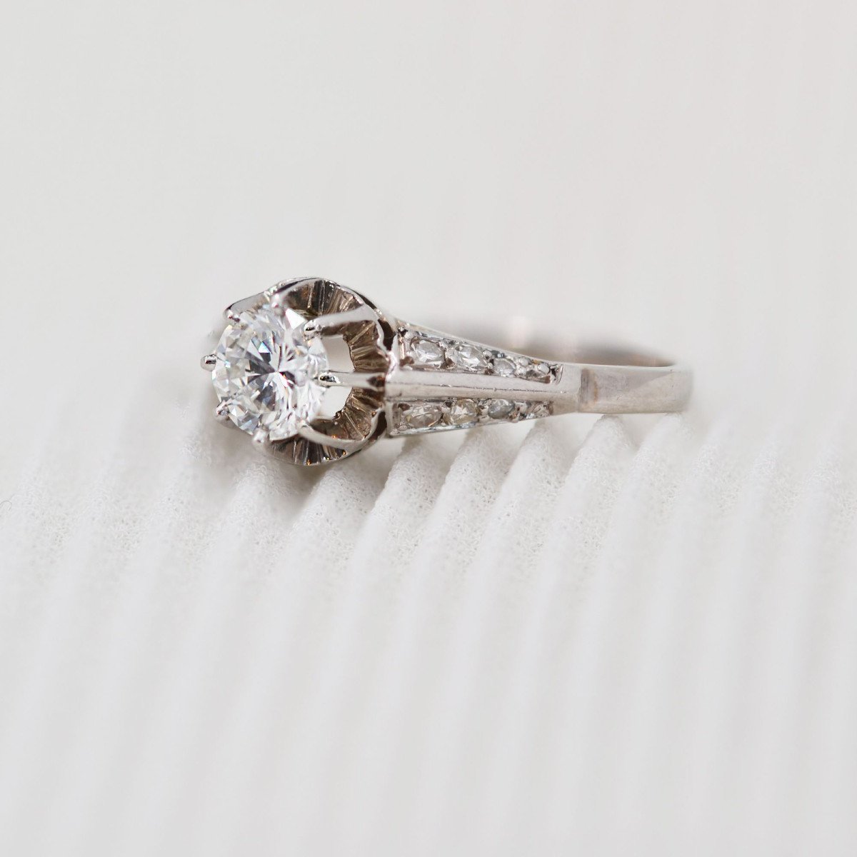 Old Accompanied Diamond Solitaire Ring-photo-4