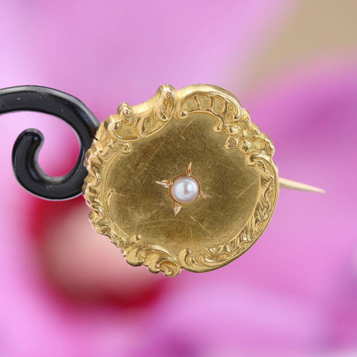 Round Yellow Gold Pearl Brooch-photo-4
