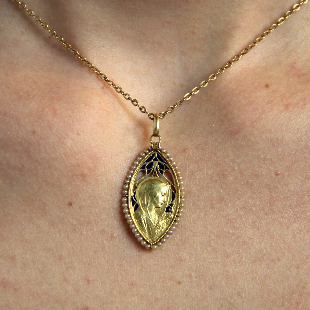 Old Virgin Medal Fine Pearls And Enamel-photo-4