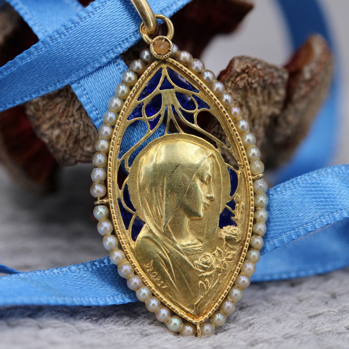 Old Virgin Medal Fine Pearls And Enamel-photo-5