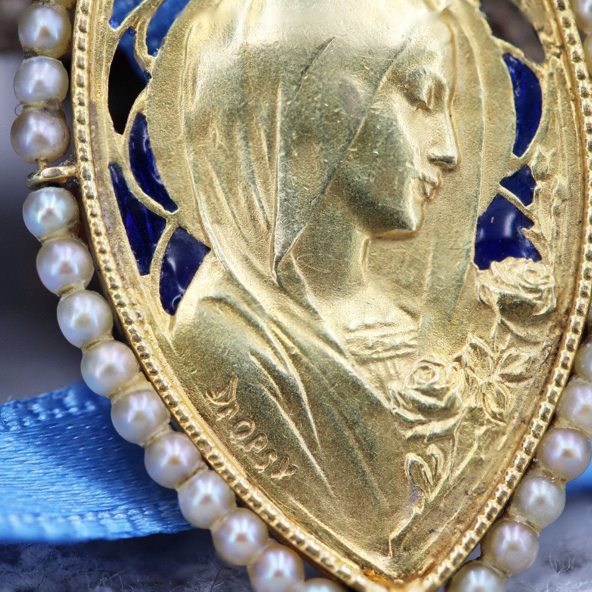 Old Virgin Medal Fine Pearls And Enamel-photo-6