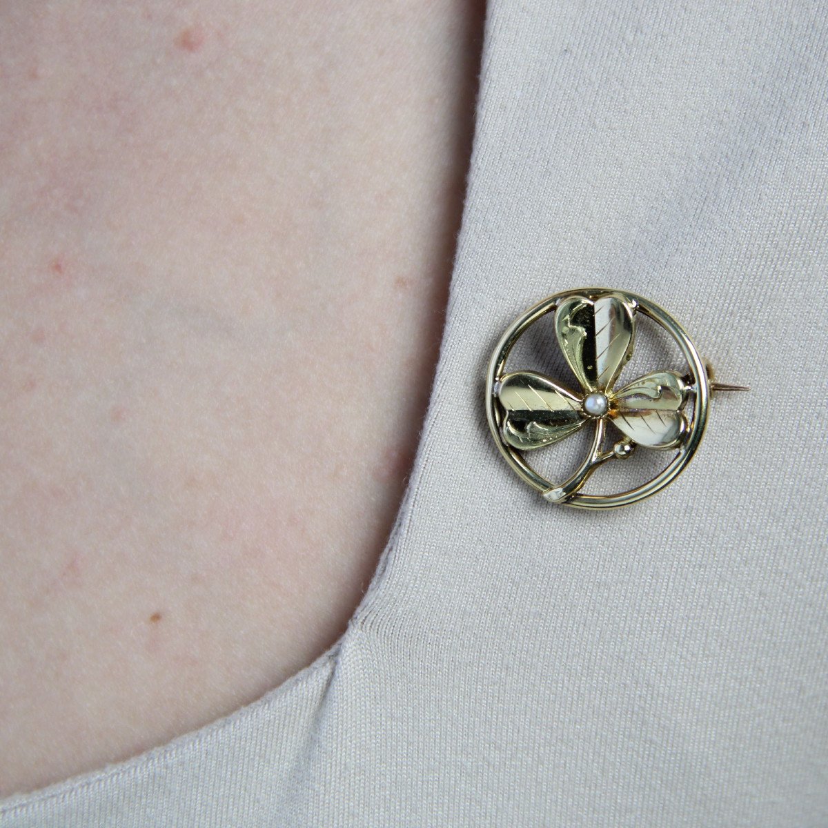 Yellow Gold Clover Pearl Collar Brooch-photo-2