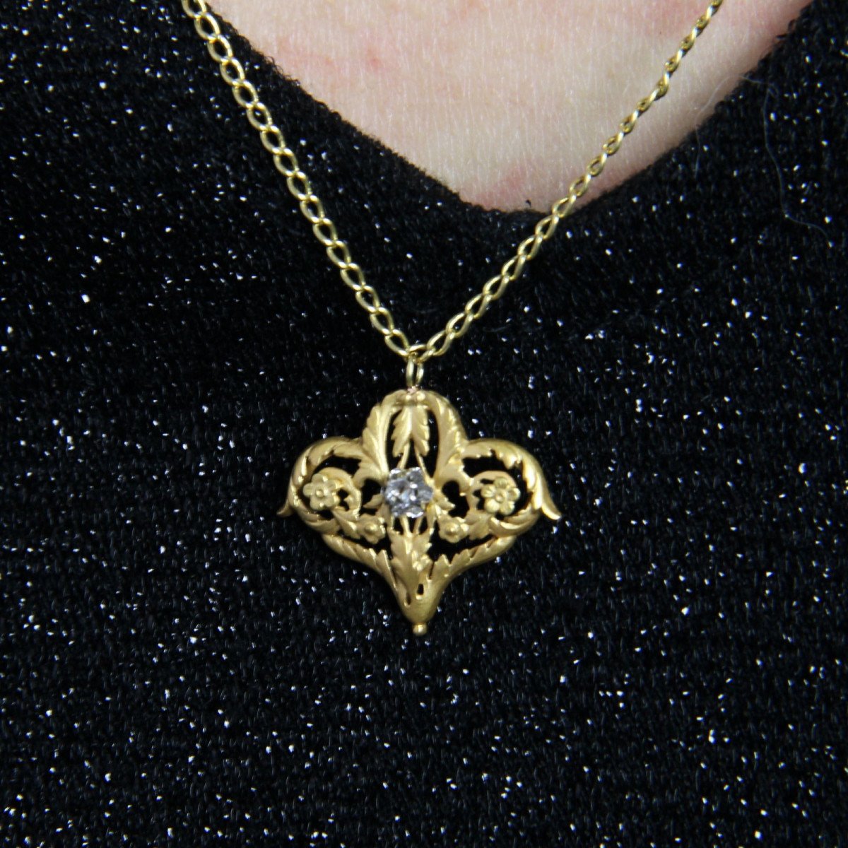 Old Chain And Its Arabesque And Rose-cut Diamond Pendant-photo-2