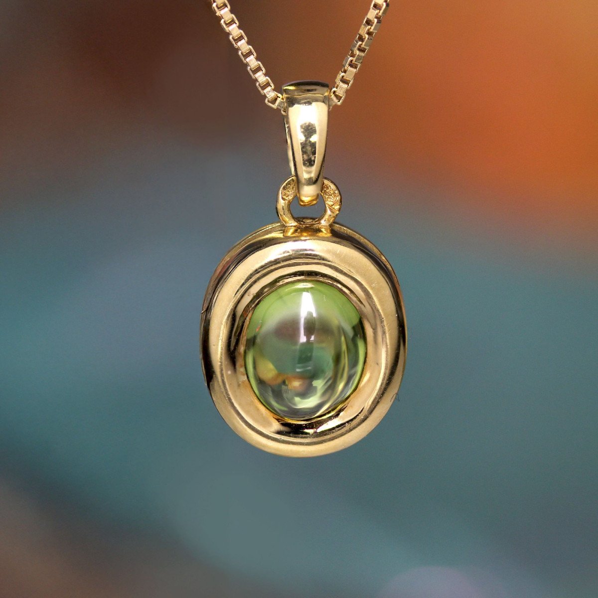 Peridot Cabochon Pendant And Its Fine Yellow Gold Chain-photo-4