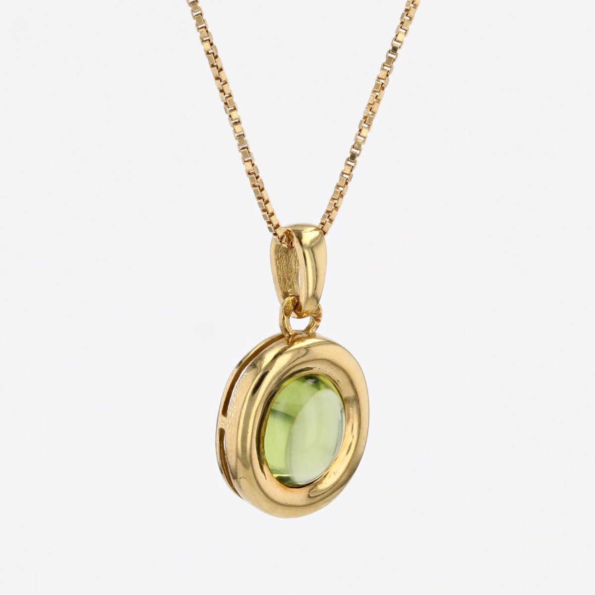 Peridot Cabochon Pendant And Its Fine Yellow Gold Chain-photo-2