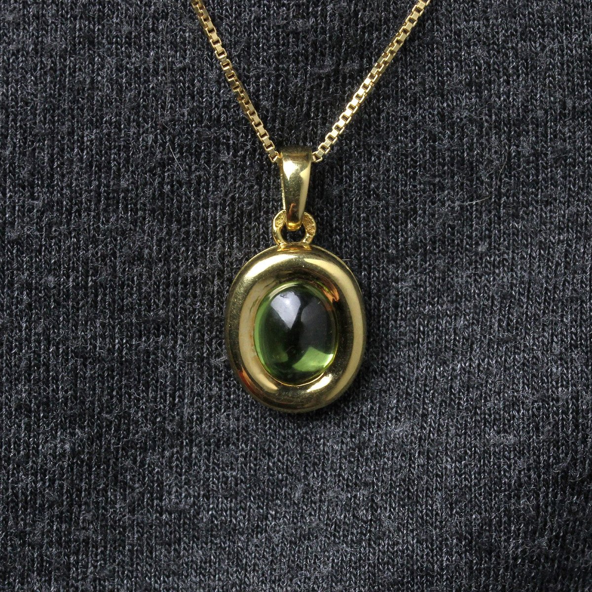 Peridot Cabochon Pendant And Its Fine Yellow Gold Chain-photo-6