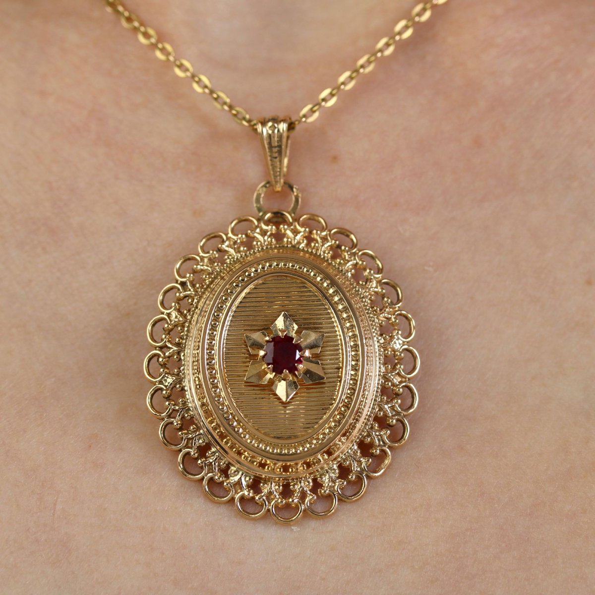 Retro Yellow Gold Pendant With Red Stone-photo-2