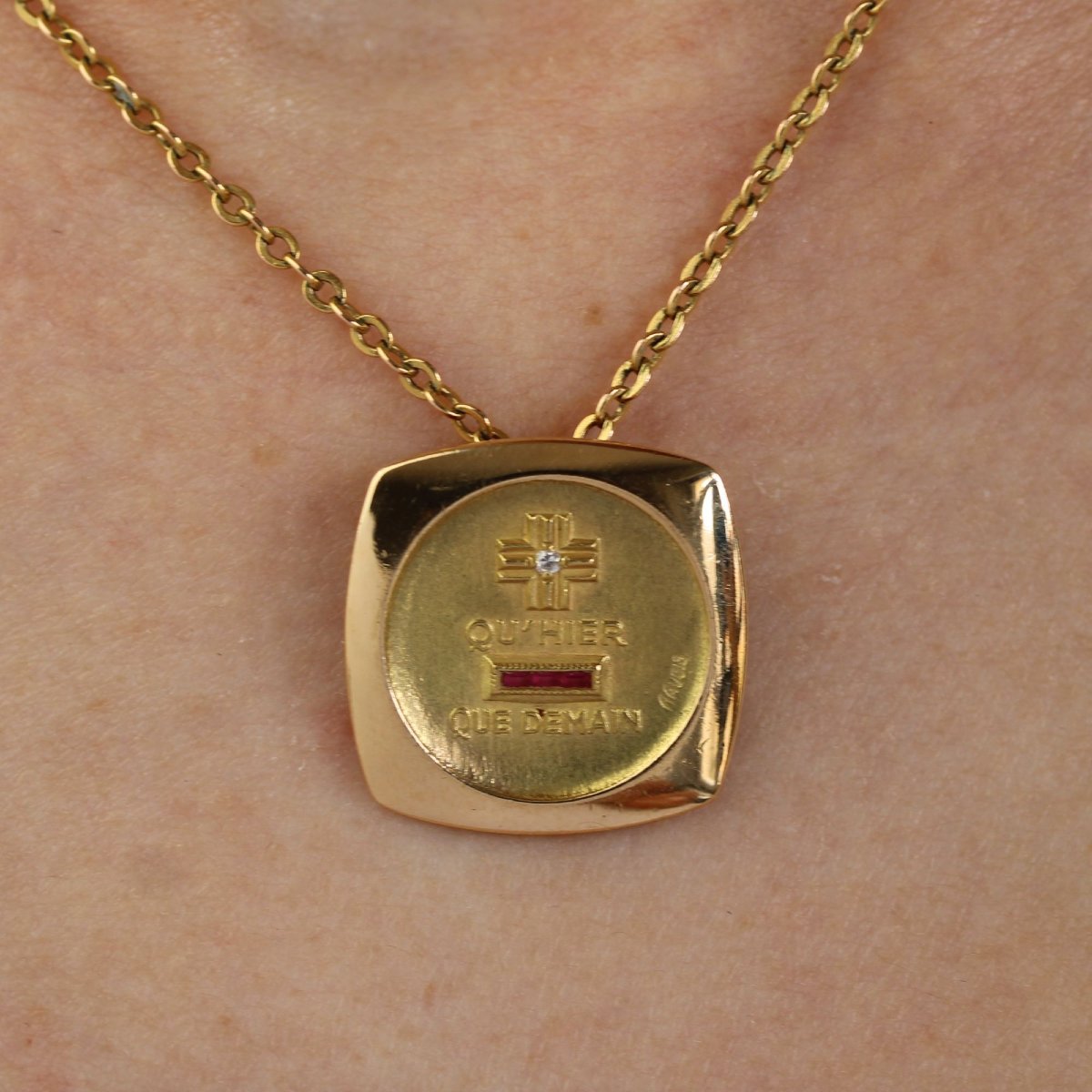 Square Love Medal More Than Yesterday Less Than Tomorrow Yellow Gold Diamond Ruby Augis-photo-2