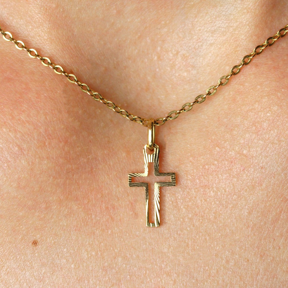 Openwork Striated Gold Cross-photo-3