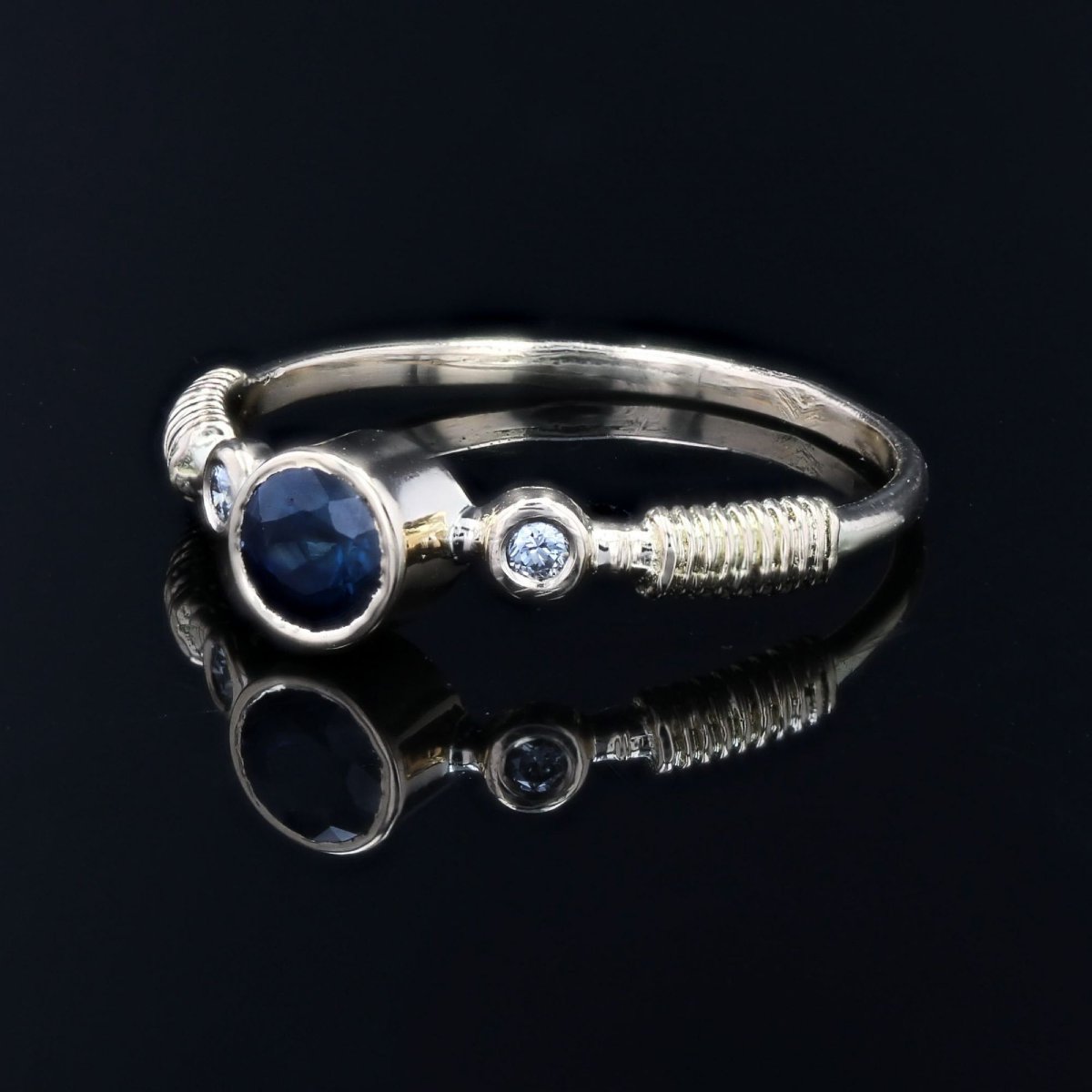 Yellow Gold Sapphire And Diamond Ring-photo-3