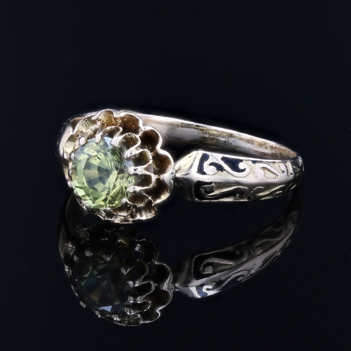 Antique Yellow-green Sapphire And Black Enamel Ring-photo-2