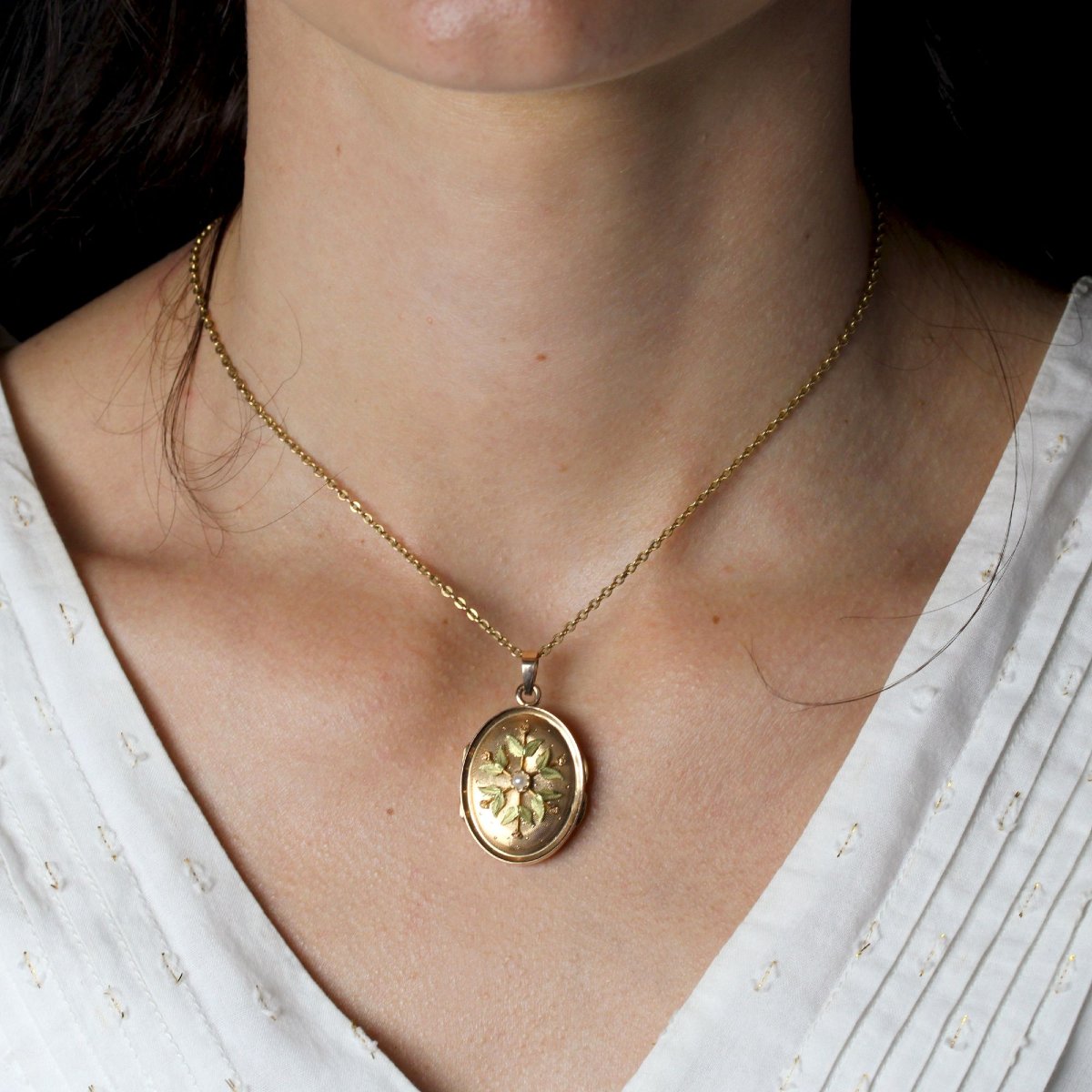Antique Oval Pearl And 2 Gold Pendant-photo-2