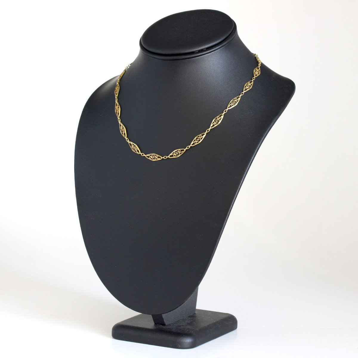 Filigree Mesh Gold Necklace-photo-4